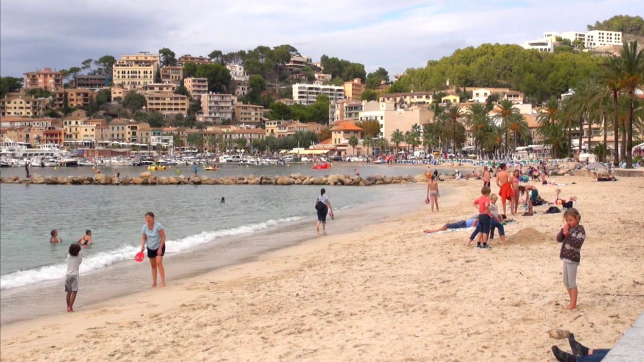 Playa de Port de Sóller, Strand auf Mallorca • HolidayCheck