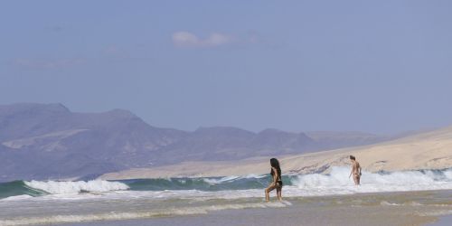 Die Sehr Heißen Frauen Haben Heißen Spaß Am Strand Die Sehr Heißen Frauen Haben Heißen Spaß Am Strand