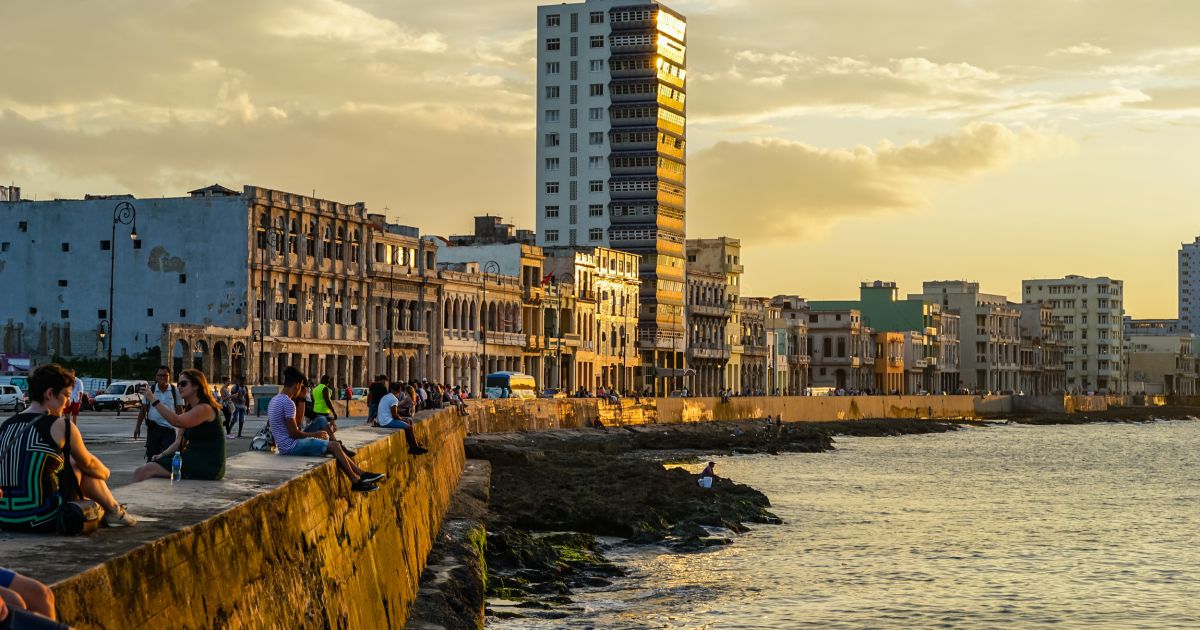 Malecon in Havanna Die berühmte Uferpromenade in Kubas