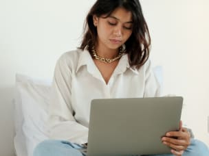 Person optimising their influencer marketing campaign with subnetworks on Awin