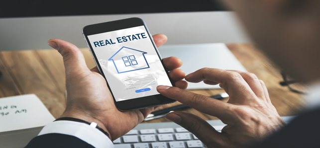 Individual looking for home insurance online