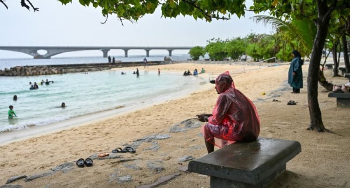 Maldives Diving Tragedy: Rescue Diver Dies in Search for Missing Italian Tourists