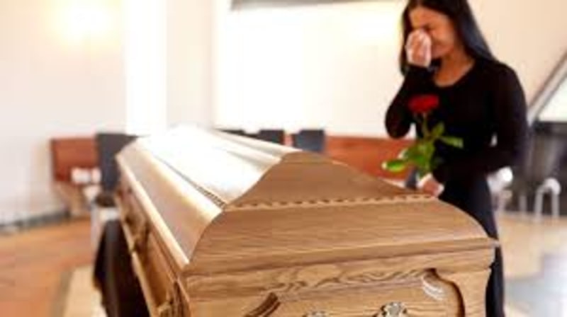 Study reveals lasting financial impact of parental death in adulthood