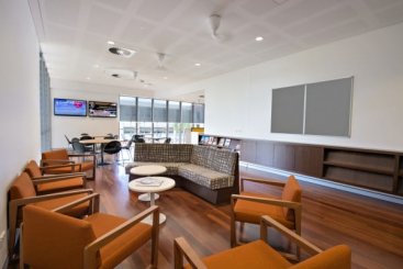 The theme of natural materials, patterns, colours and ‘natural’ air movement continues through into formal and informal meeting areas.