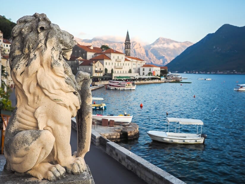 Вид с балкона второго этажа музея Пераста (дворец Буйовичей) 11 Вид с балкона второго этажа музея Пераст (дворец Буйовичей)