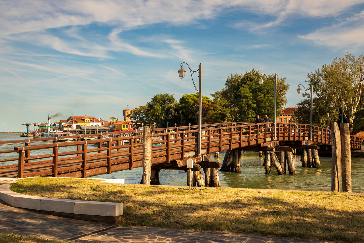 Деревянный мост, Венеция Деревянный мост, соединяющий остров Бурано с островом Маццорбо - Венеция