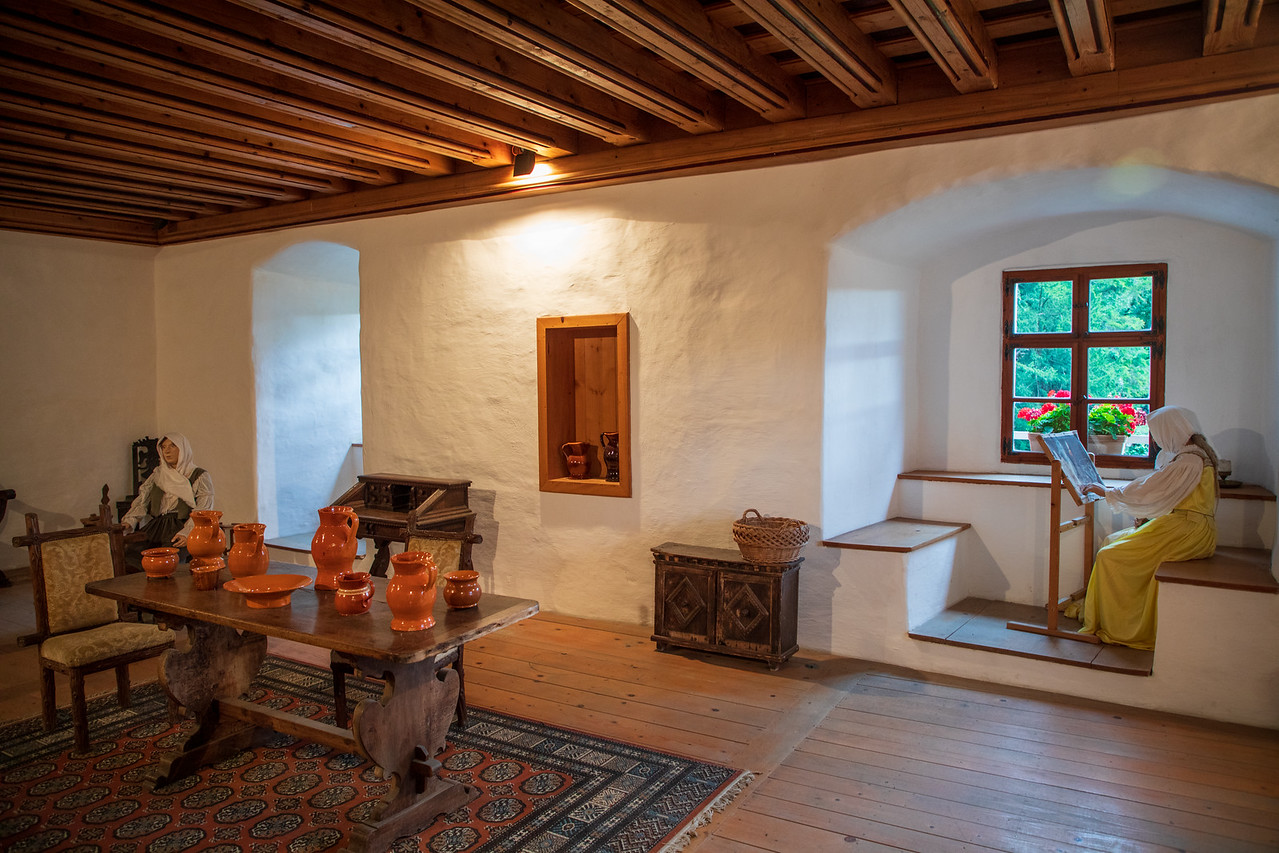 Главный салон в 1111интерьере Предъямского замка Главный салон в интерьере Предъямского замка