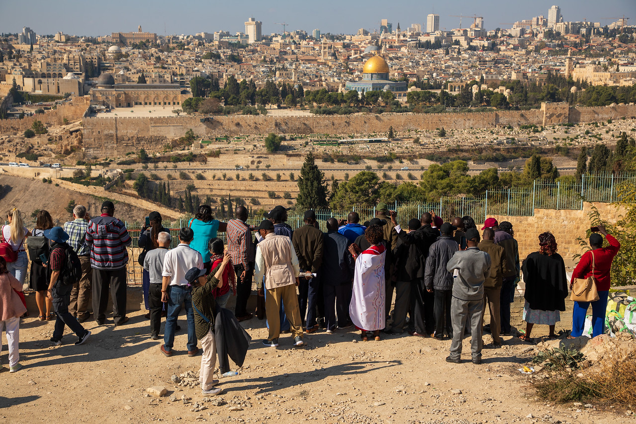 Rehavem Lookout становится занятым, но есть место для всех Оливковая гора. 11 Rehavem Lookout становится занятым, но есть место для всех Оливковая гора.