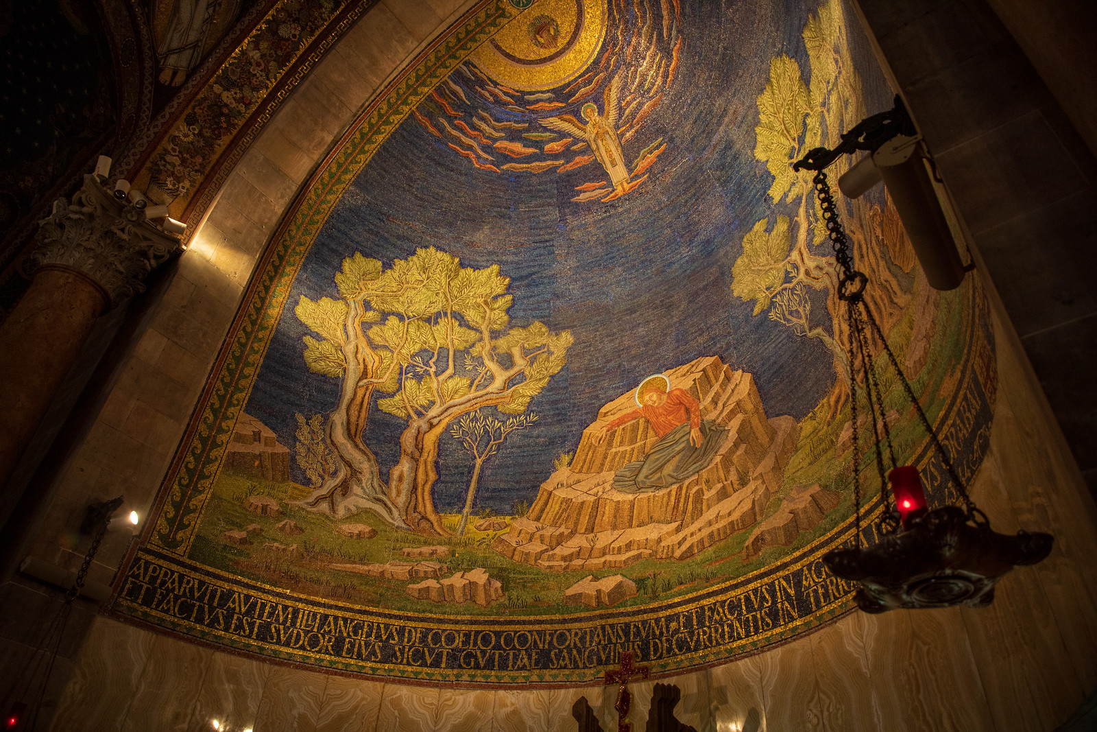 Внутри Агонии на Елеонской горе, где Иисус молился на горе 11 Внутри Агонии на Елеонской горе, где Иисус молился на горе