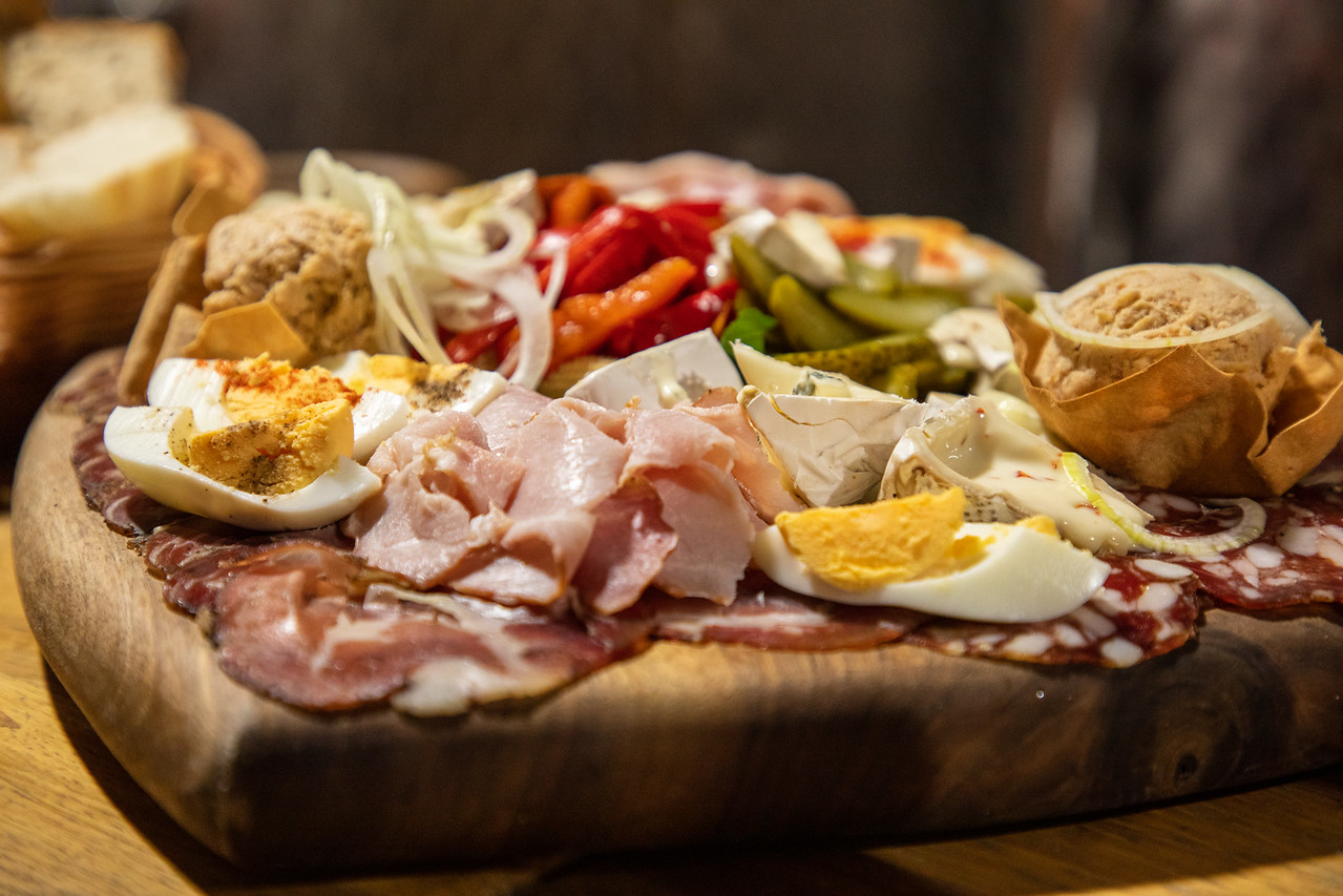 Мясное ассорти и сырное ассорти 111 Мясное ассорти и сырное ассорти