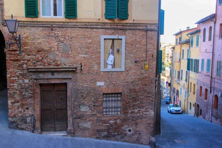 Женщина в окне 111 Женщина в окне