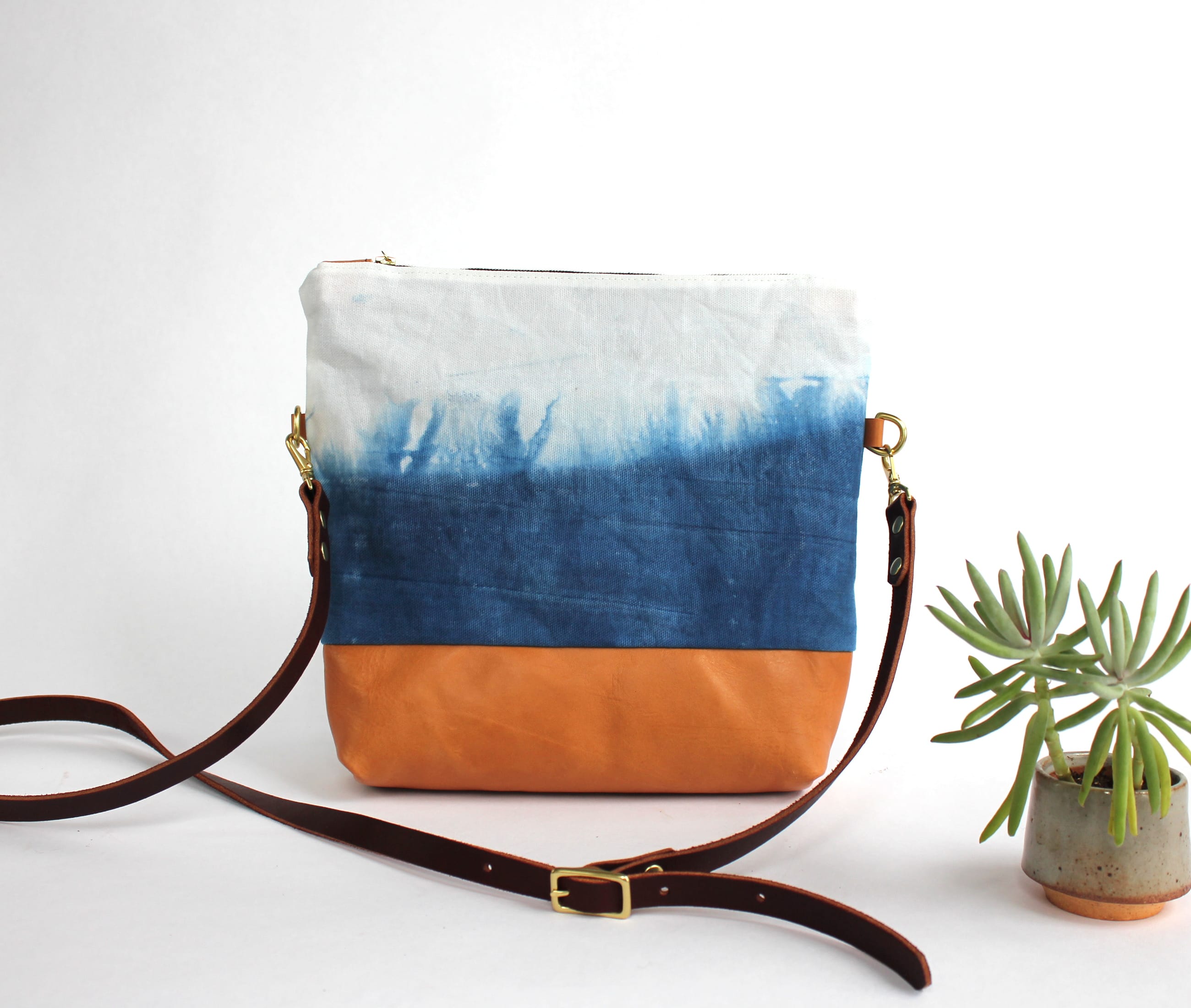 Crossbody indigo prairie lisaro leather front by Azellaz