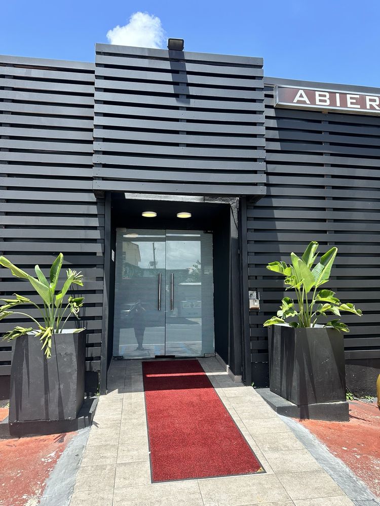 Ambiente y Coctelería de La Nueva Cobacha en San Juan
