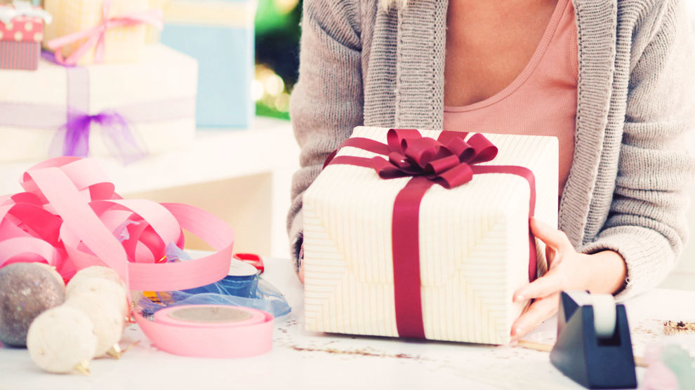 3 Easy Ways to Cut Christmas Expenses 3 Easy Ways to Cut Christmas Expenses