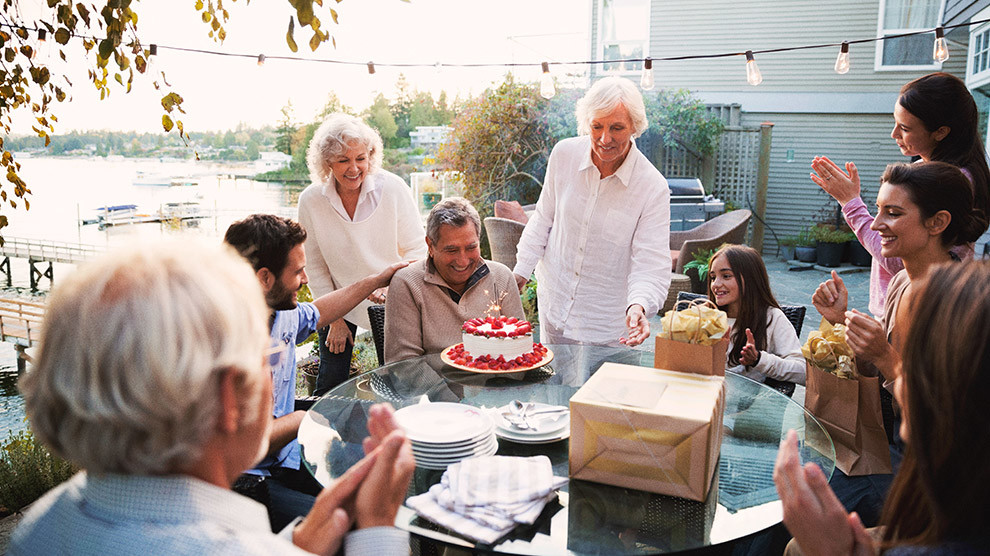 2 Easy Ways to Make Gift-Giving Fit Your Budget 2 Easy Ways to Make Gift-Giving Fit Your Budget