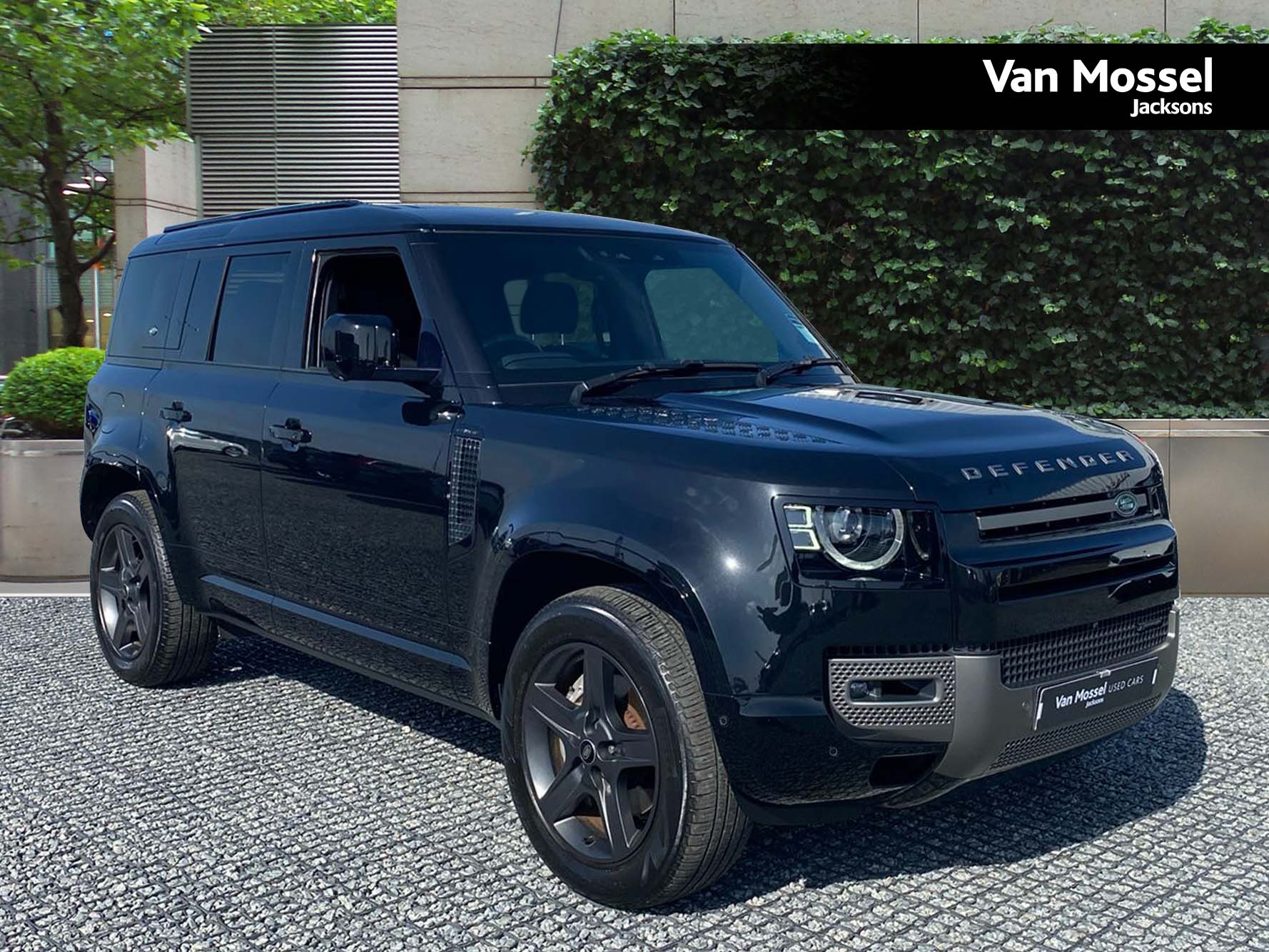 Land Rover Defender X-Dynamic SE