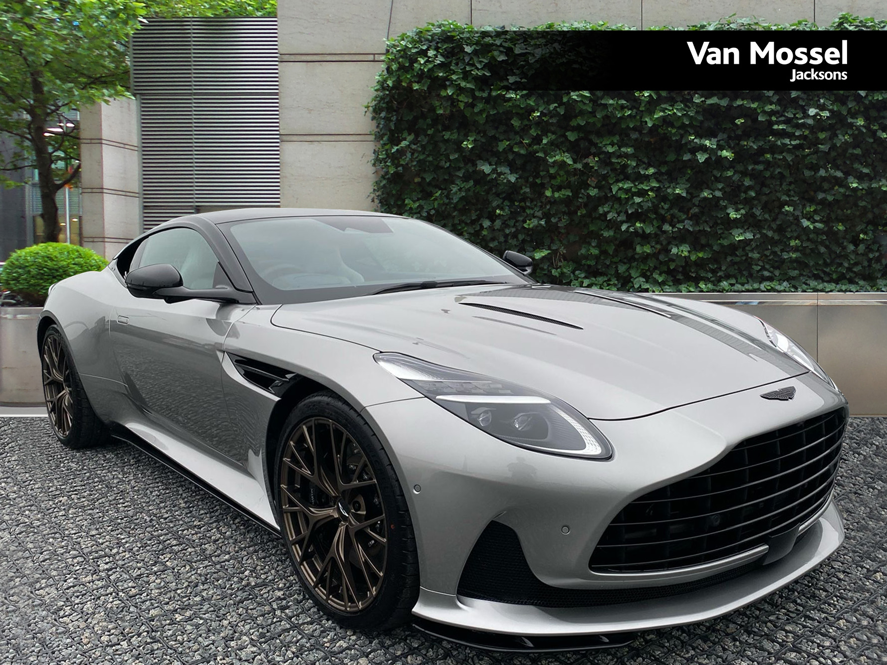 Aston Martin Db12 