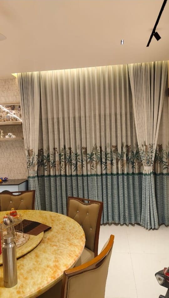 Palazzo Wave Drapes & Round Marble Dining