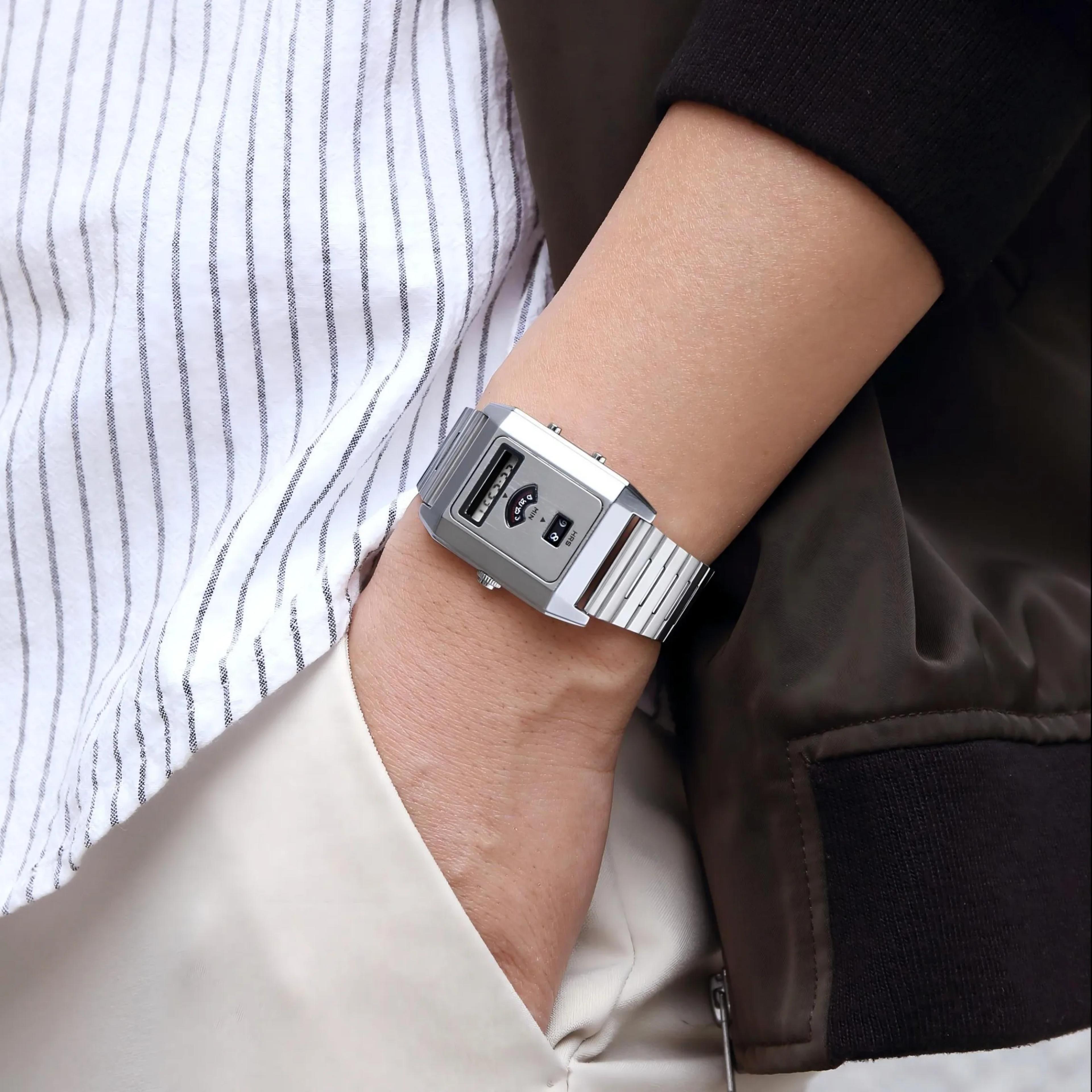 Benly Watch Retro-Futuristic Analog-Digital Watch for Men LCD-Mechanical Dial Electronic Wristwatch 1970s Vintage Style view 3
