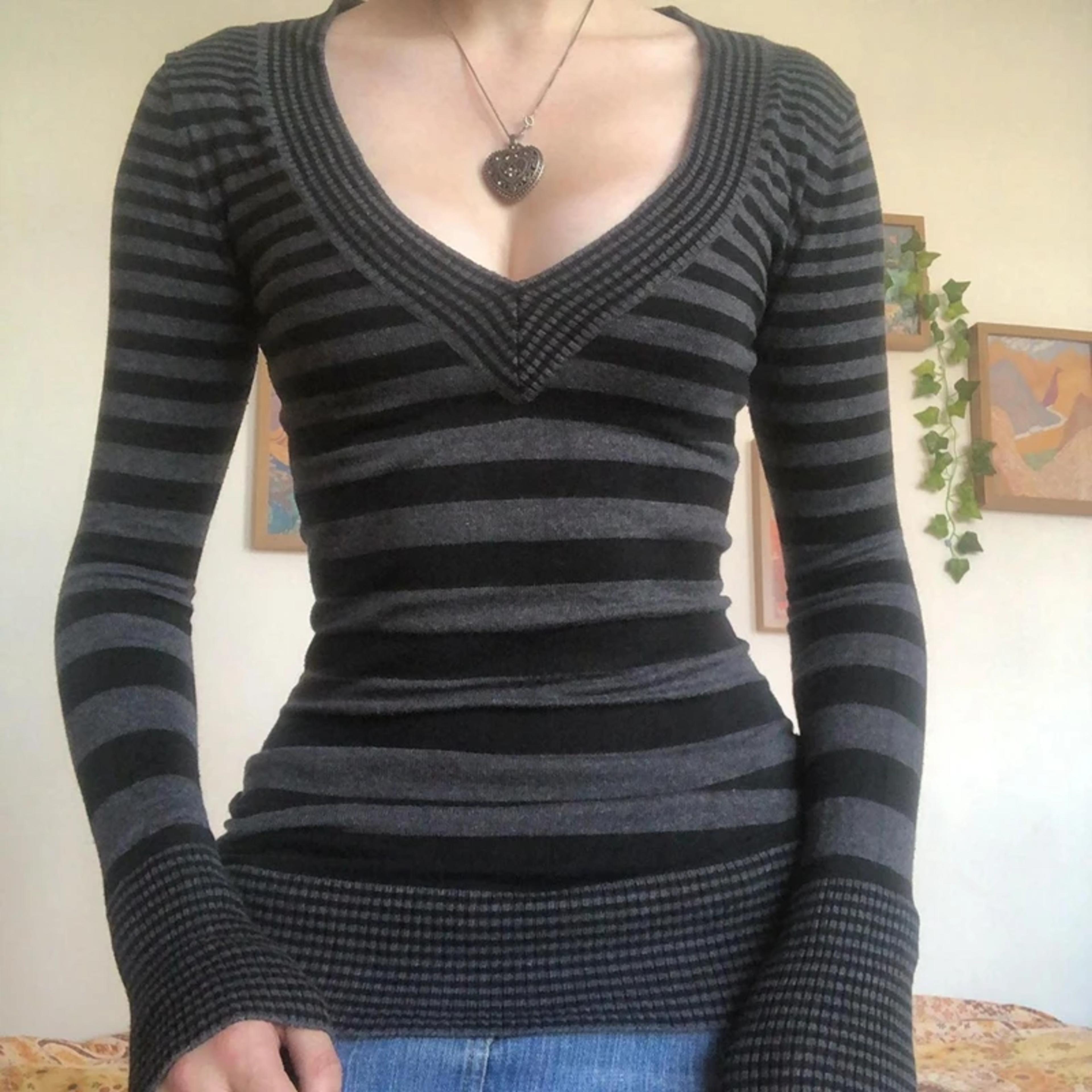 Y2K Grunge Emo 00s Vintage T Shirt Black Grey Striped V Neck Long Sleeve Jumper Tops Chic Women Autumn Retro Mall Goth Tees view 3