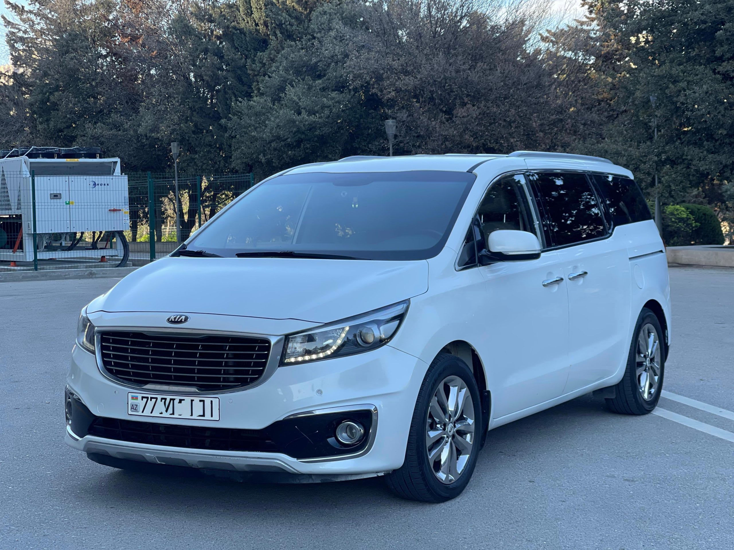 Kia Carnival 2020 — airport car rental