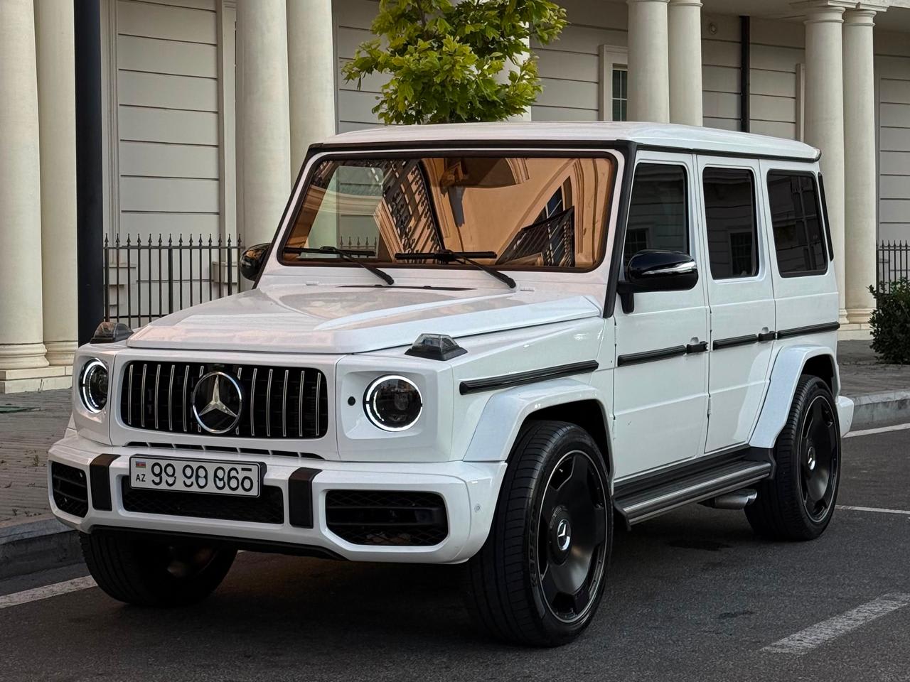 Mercedes-Benz G-Class 2015 — airport car rental