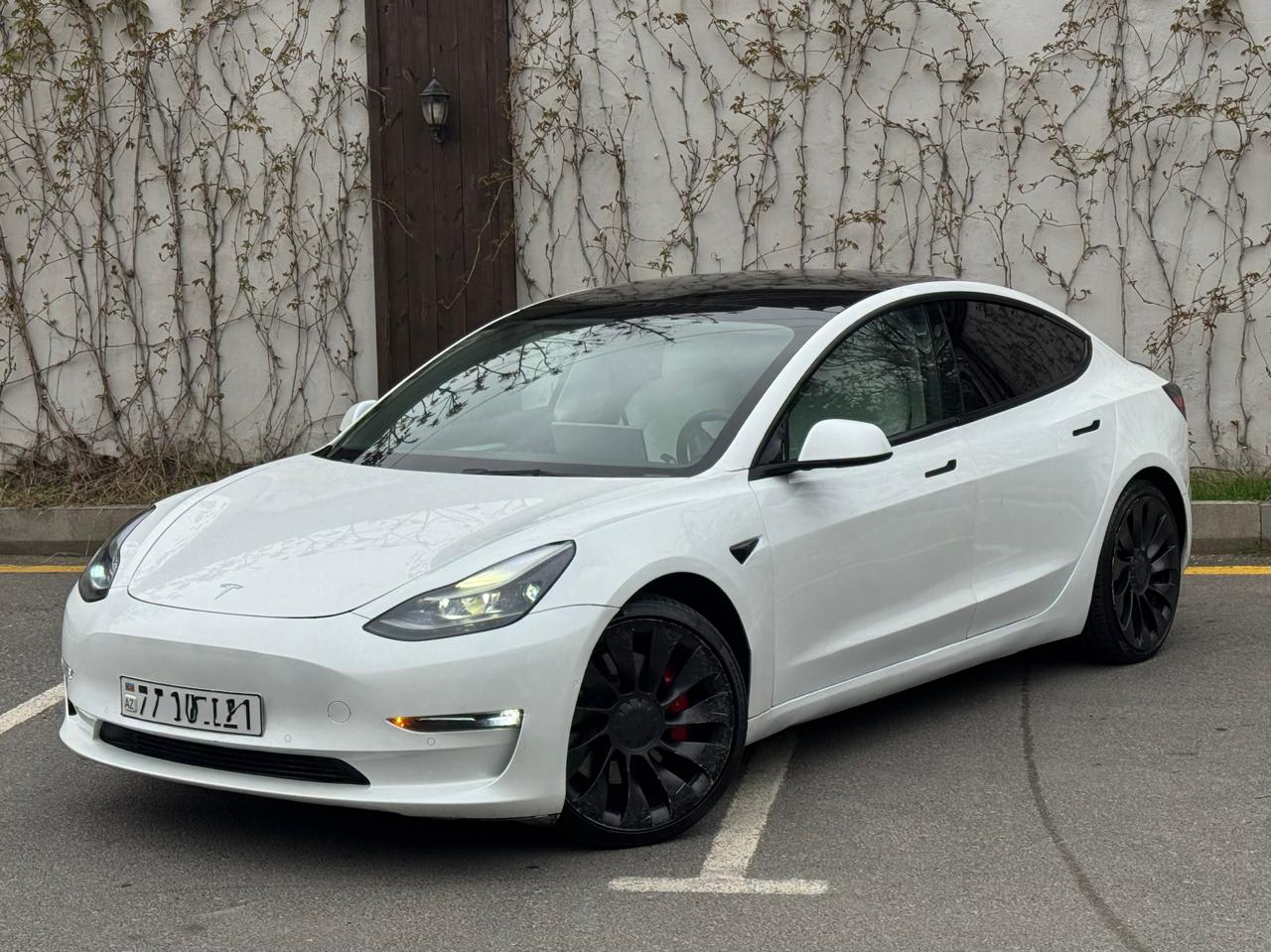 Tesla Model 3 2020 — airport car rental