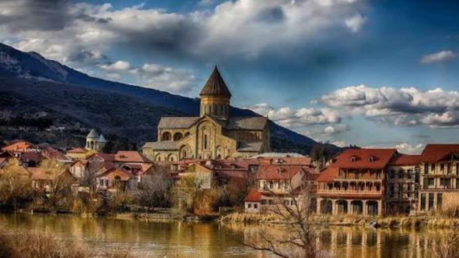 Car rental in Mtskheta — travel to the historic city with RentAirportCars
