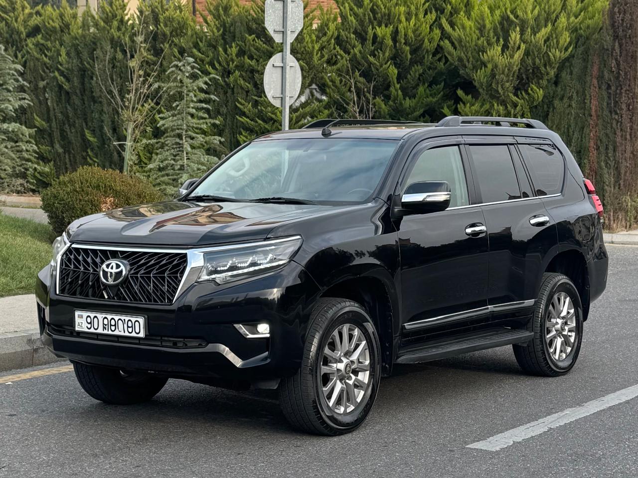 Toyota Land Cruiser Prado 2020 — airport car rental