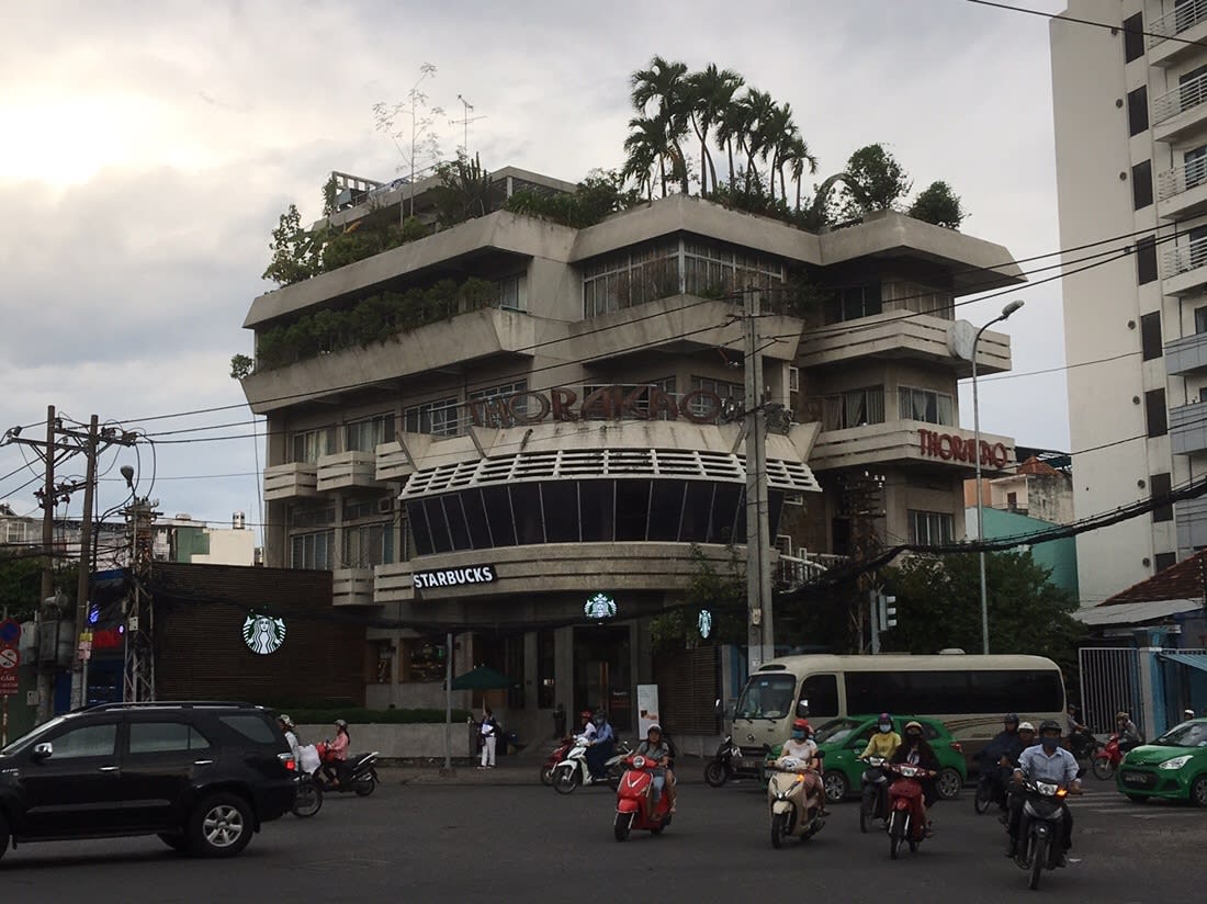 Starbucks at the corner of Dien Bien Phu and CMT8 in District 3