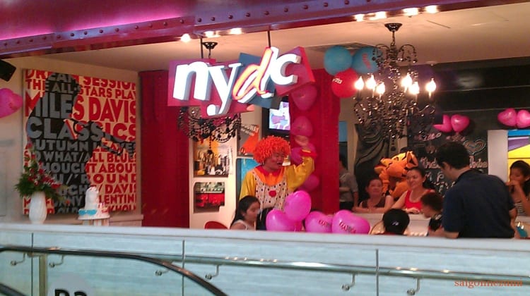 Clown at NYDC (Vincom Center)