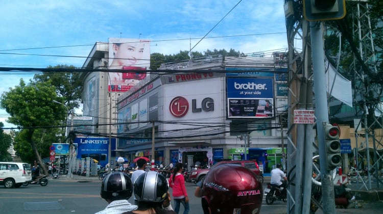 Phong Vu Showroom - Saigon