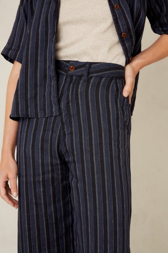 Leila Linen Cropped blue linen stripe