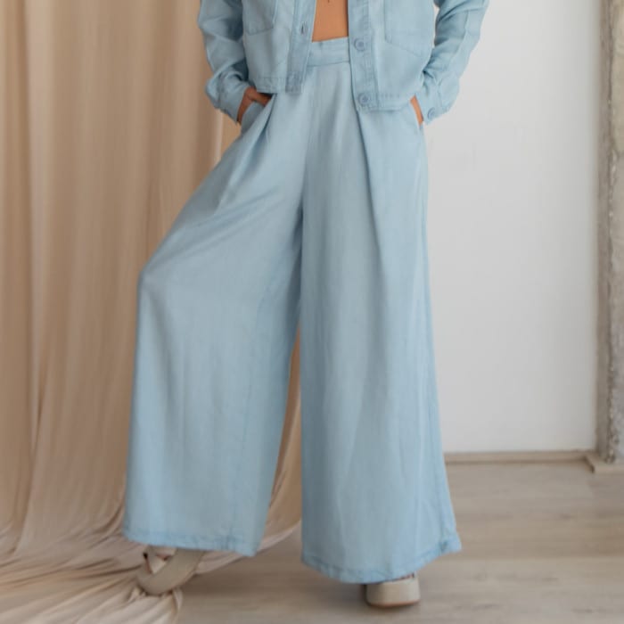Wide Trousers pale blue
