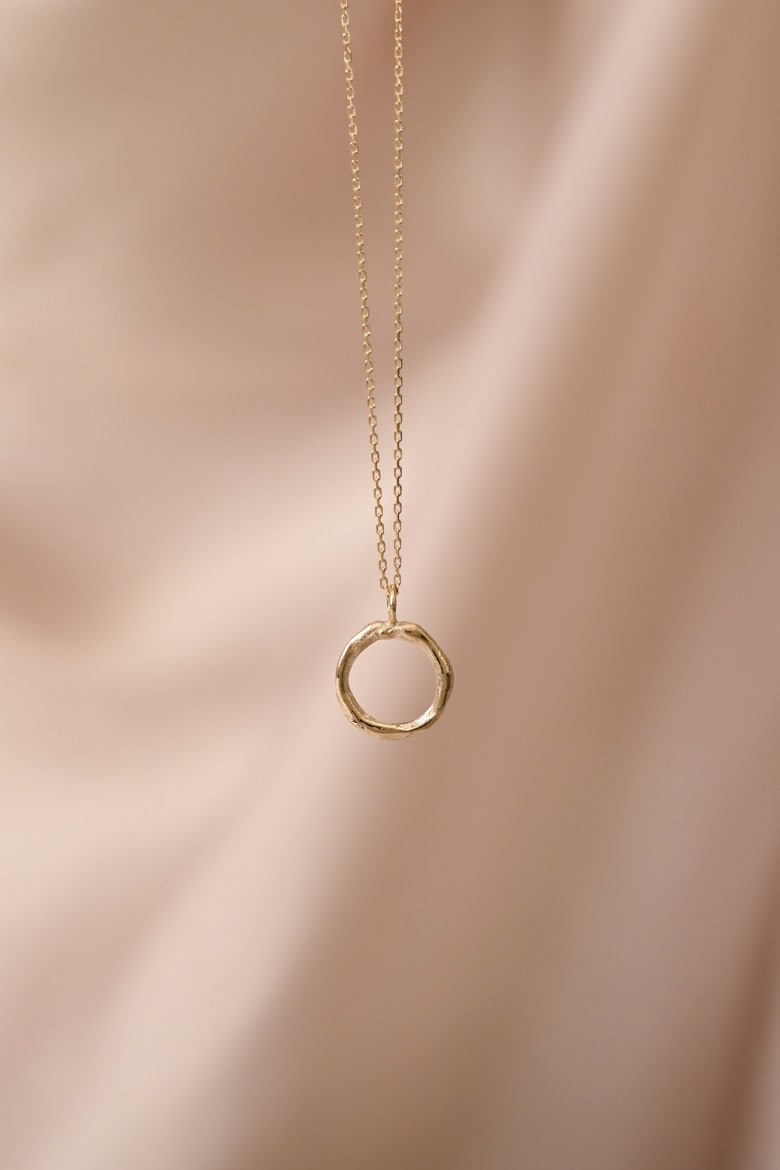 Organic Circle Pendant Necklace 9 ct gold