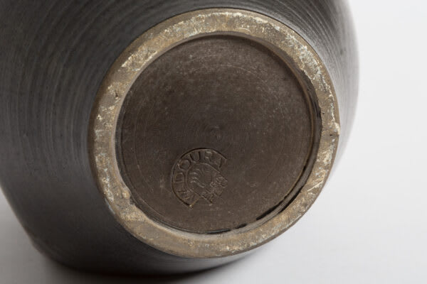 Suzanne Ramie — vase in metallic black