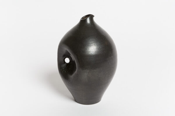 Suzanne Ramie — vase in metallic black