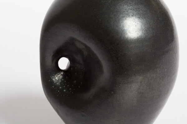 Suzanne Ramie — vase in metallic black