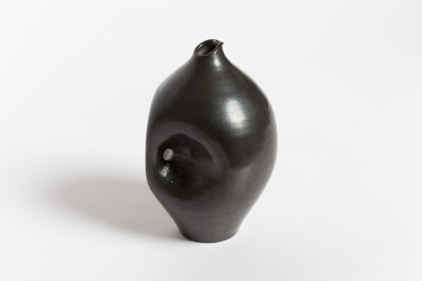 Suzanne Ramie — vase in metallic black