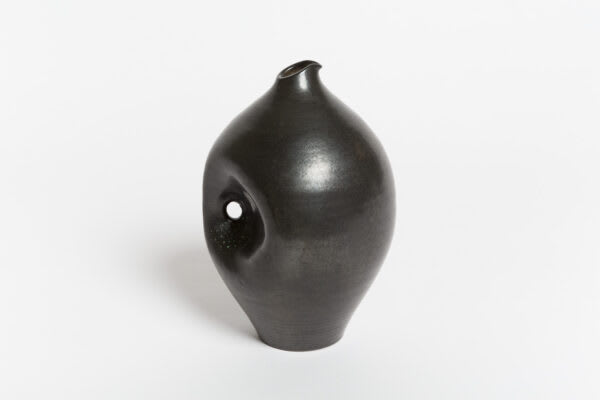 Suzanne Ramie — vase in metallic black