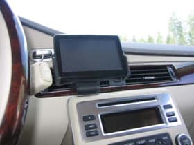 Passive holder with tilt swivel for TomTom Start 25