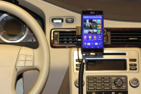 Active holder with cig-plug for Sony Xperia Z3