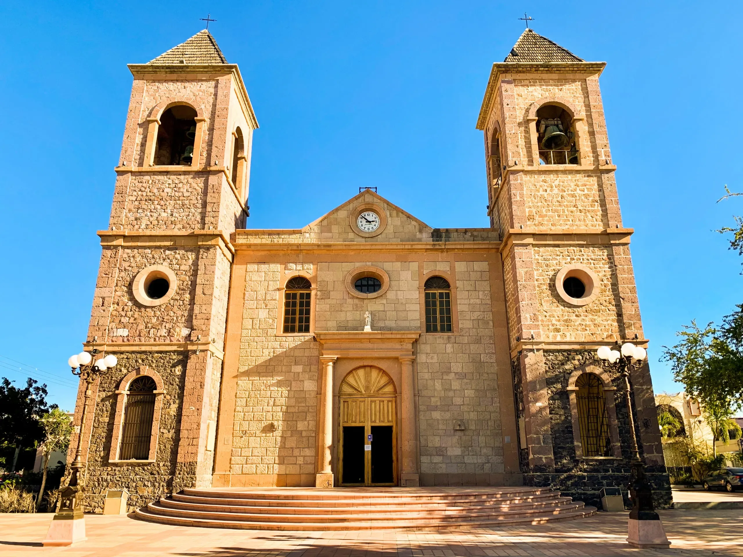 Baja's Cultural Odyssey & La Paz Seashore Elegance 6D/5N - 12