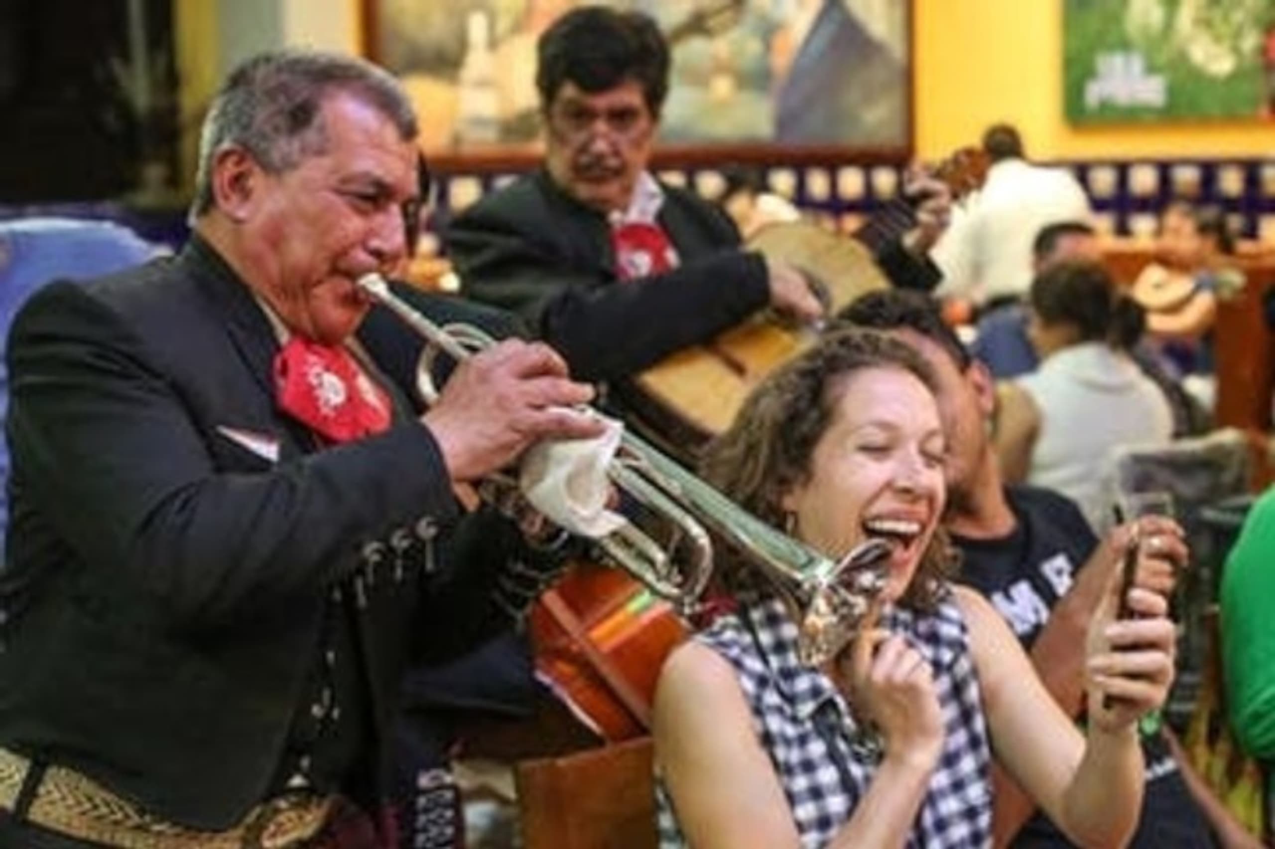 Nightlife Mexican Tour: Cantinas Mariachi and Lucha Libre - 2