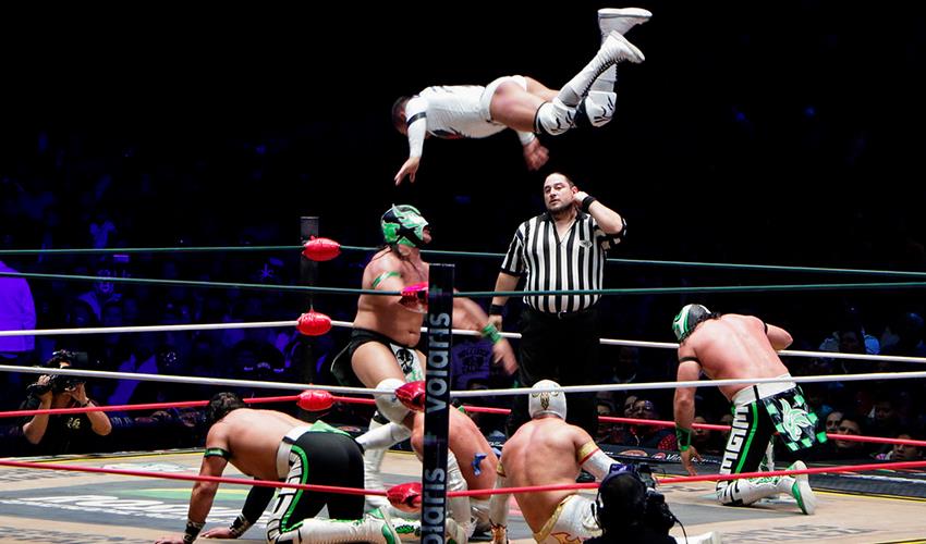 Nightlife Mexican Tour: Cantinas Mariachi and Lucha Libre - 4