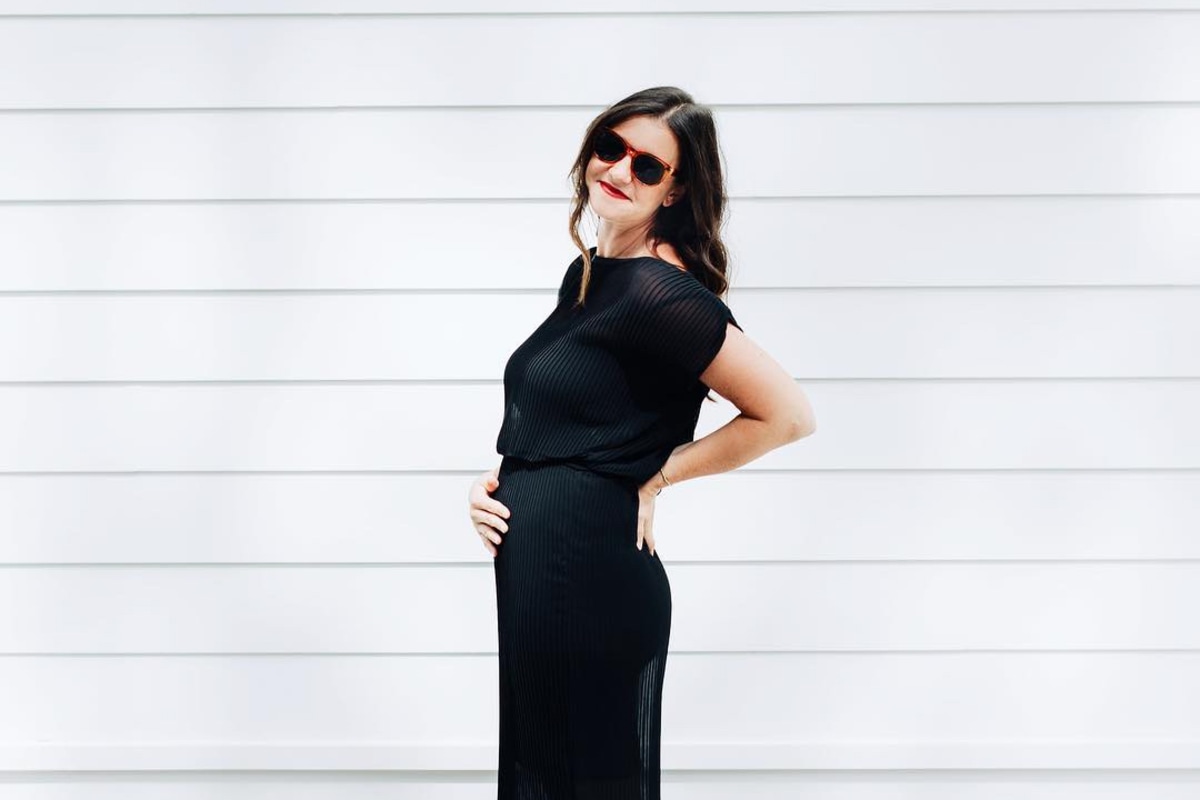 When Do Most Women Start Wearing Maternity Clothes? | LoveToKnow