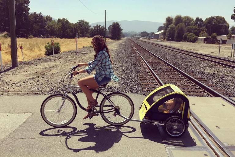 attaching chariot to bike