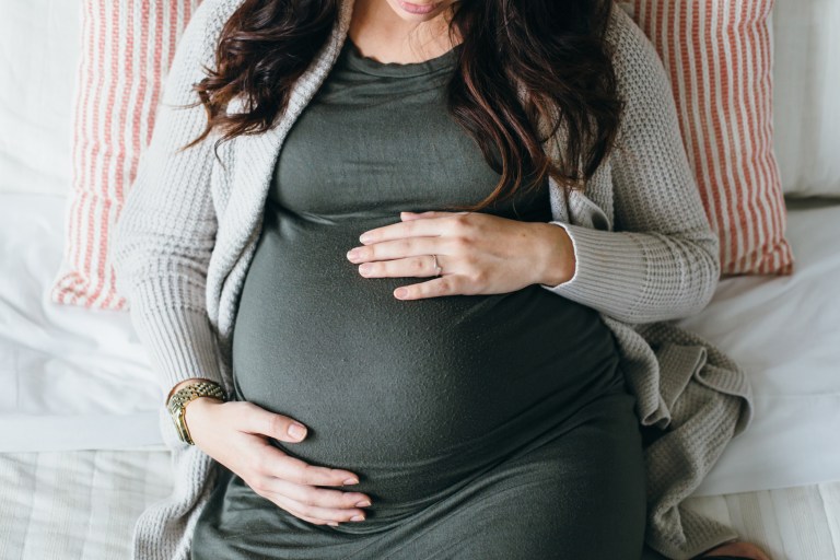 belly shape during contraction? (Pic) - April 2018 Babies