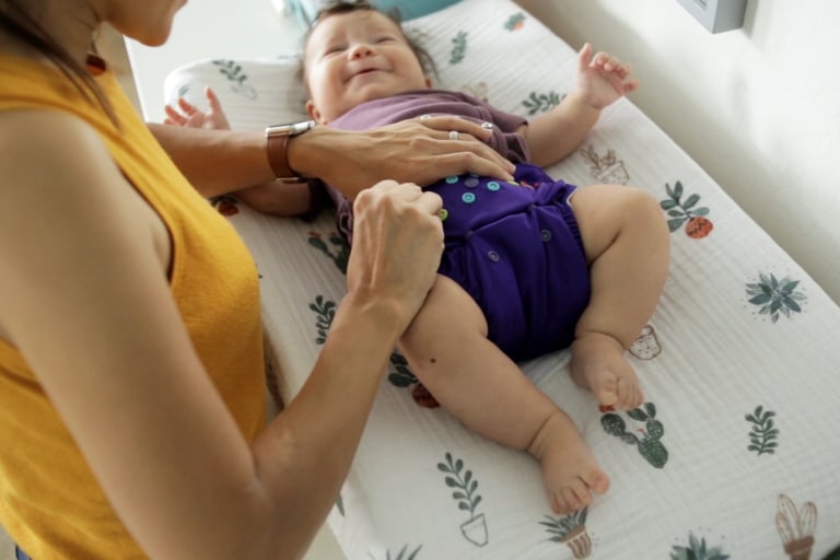 cleaning poopy cloth diapers