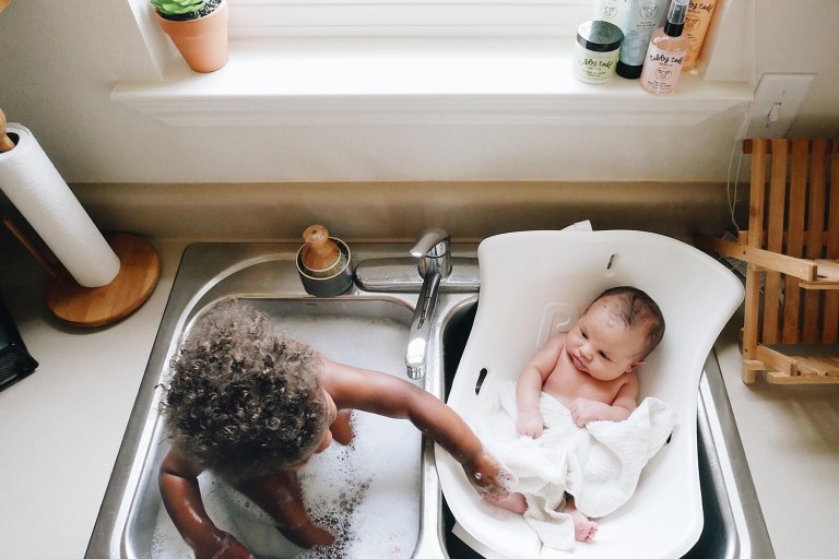 when to give newborn a bath